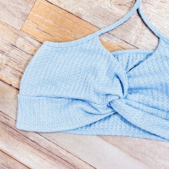 SHEIN – Light Blue Twist-Front Halter Crop Top | Ribbed Knit | Small * - Picture 4 of 5